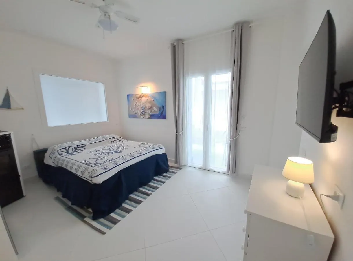 Guest house Blue Life, Sea-Luxury Rooms On The Beach Between Palermo And Cefalu' Casteldaccia