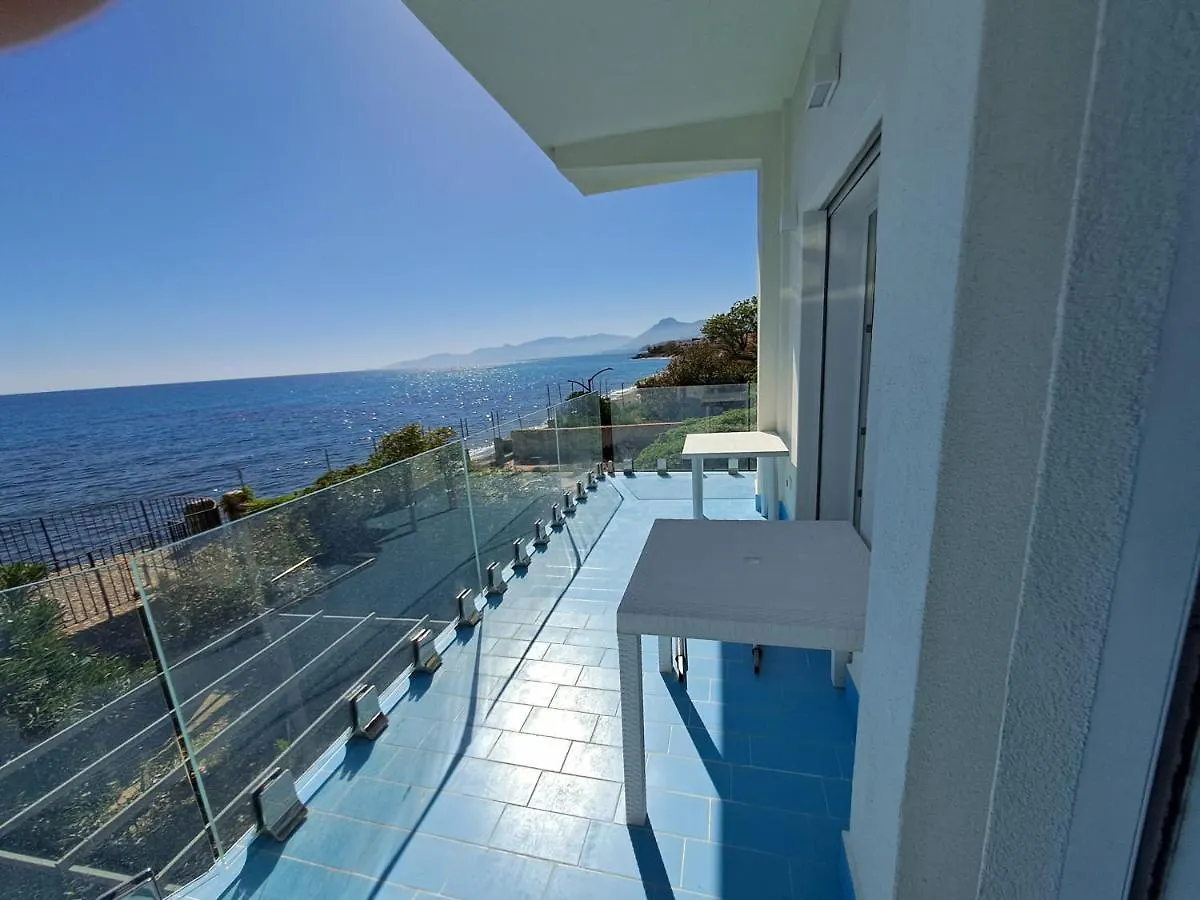 Guest house Blue Life, Sea-Luxury Rooms On The Beach Between Palermo And Cefalu' Casteldaccia Italy