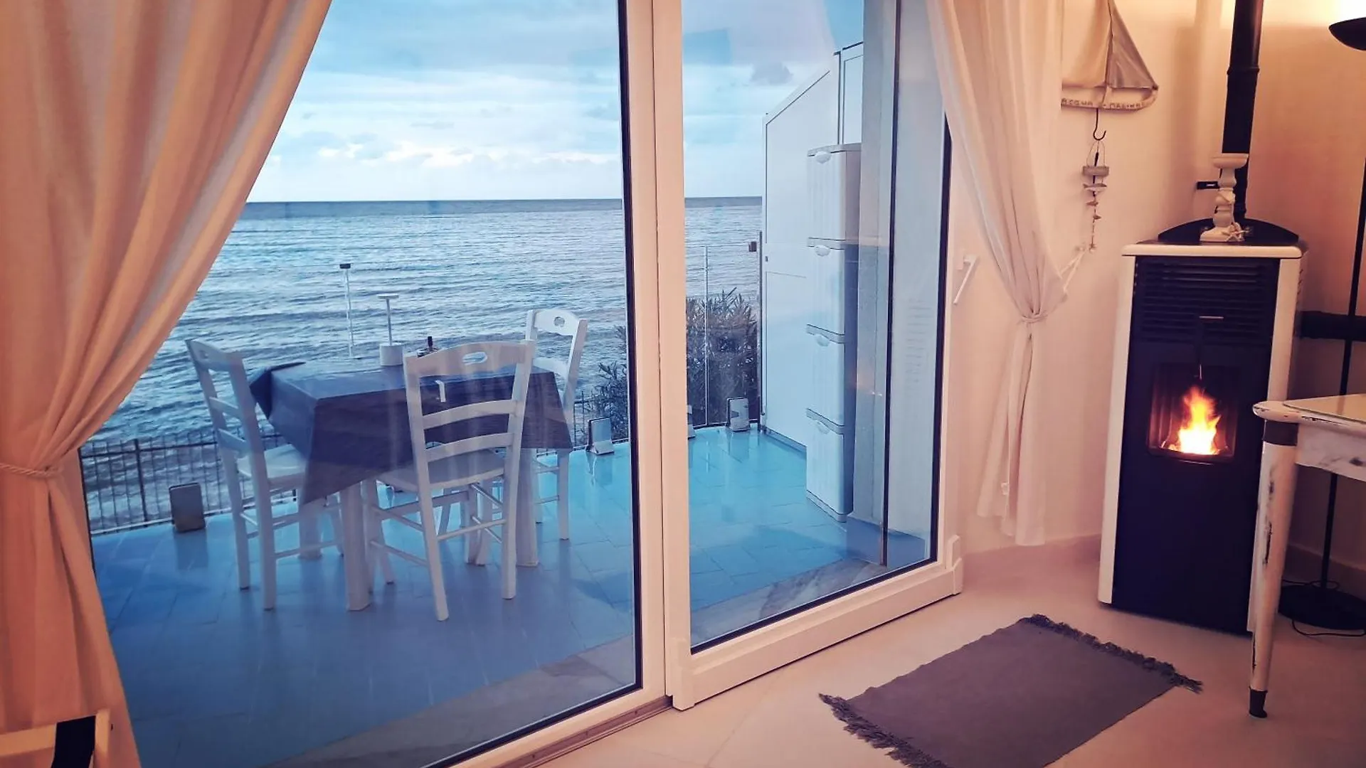 Blue Life, Sea-Luxury Rooms On The Beach Between Palermo And Cefalu' Casteldaccia 0*,  Italy