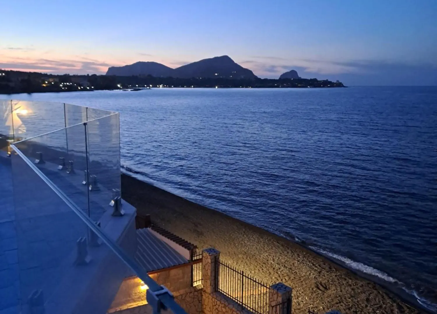 Guest house Blue Life, Sea-Luxury Rooms On The Beach Between Palermo And Cefalu' Casteldaccia